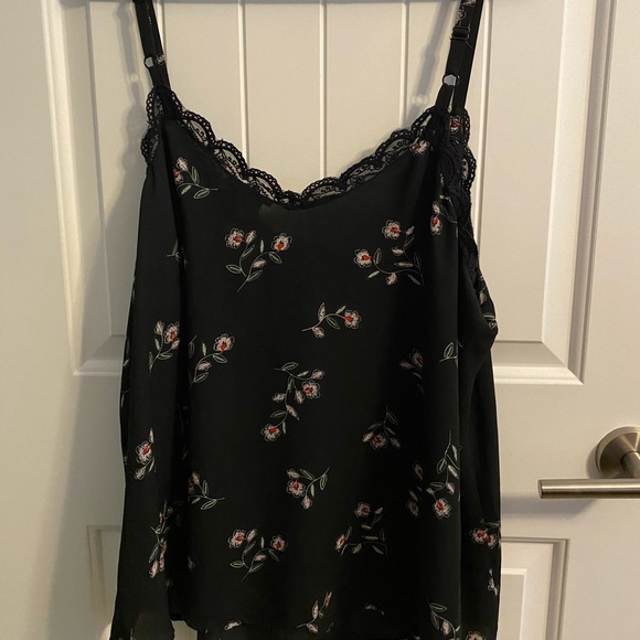 ❌SOLD❌ BLACK FLORAL GEORGETTE LACE TRIM CAMI - Picture 5 of 5
